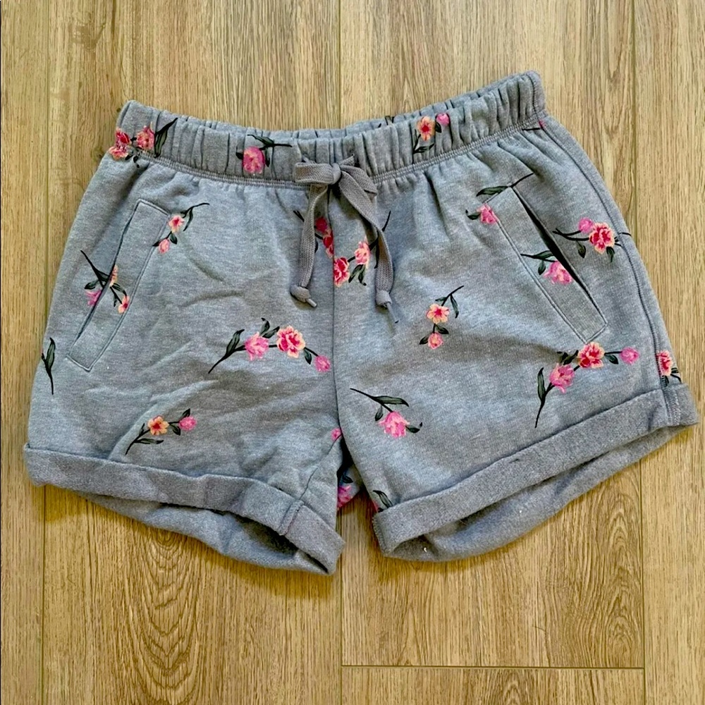 NWOT VS PINK GREY & ROSE SWEAT SHORTS XS